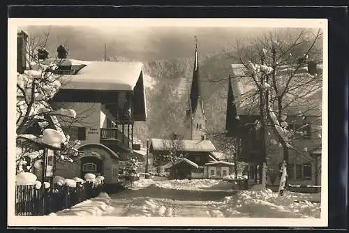 AK Bayrischzell, Dorfpartie im Winter, Blick zur Kirche
