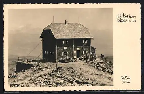 AK Zirbitzkogelhaus, Frontansicht der Berghütte auf dem Gipfel