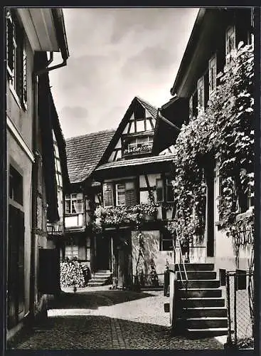 AK Gengenbach /Schwarzwald, Strasse Engelgasse mit Fachwerkhaus