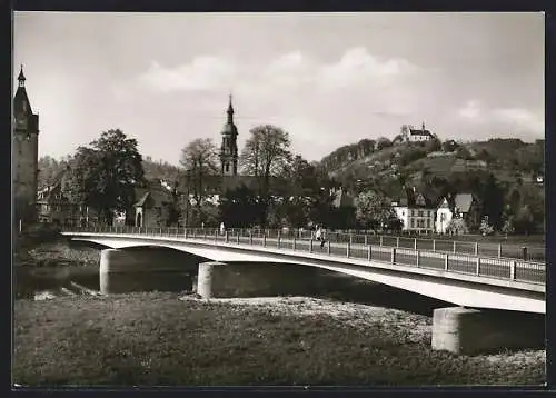 AK Gengenbach /Schwarzwald, Kinzigbrücke mit Bergle
