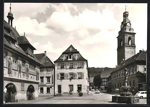 AK Haslach im Kinzigtal, Strassenpartie am Rathaus mit Brunnen