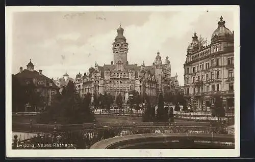 AK Leipzig, am Brunnen vor dem Neuen Rathaus