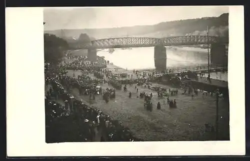 Foto-AK Meissen / Elbe, Manöverübung an der Eisenbahnbrücke 1912