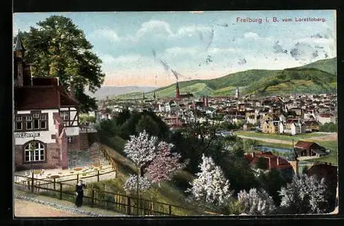 AK Freiburg i. B., Panorama vom Lorettoberg mit Gasthausterrasse