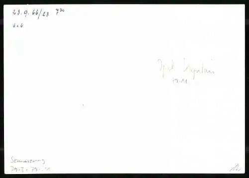 Fotografie unbekannter Fotograf, Ansicht Semmering, Auto Opel Kapitän, Limousine mit Kennzeichen Wien
