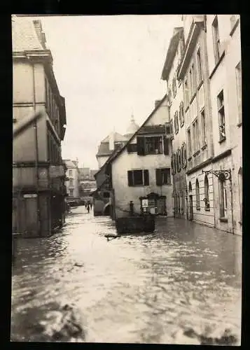 Fotografie unbekannter Fotograf, Ansicht Heidelberg, Hochwasser-Katastrophe, überschwemmter Strassenzug