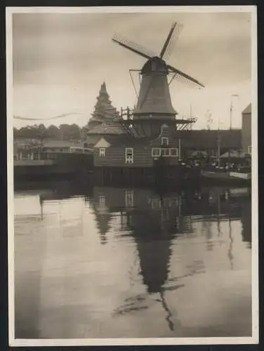 Fotografie unbekannter Fotograf, Ansicht New York City, World's Fair 1939, Windmühle - Holländerwindmühle mit Restaurant