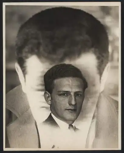 Fotografie Fotomontage verkleinertes Herren-Portrait in einem Herren-Gesicht abgebildet 1939, Grossformat 20 x 25cm