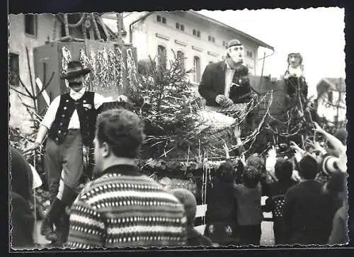 Foto-AK Lam, Umzugswagen auf der Strasse an Fasching 1966