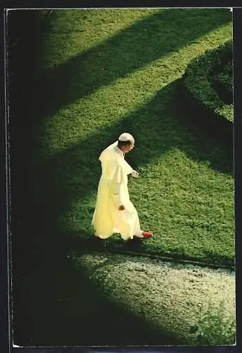 AK Papst Paul VI. bei einem Spaziergang