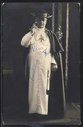 AK Papst Pius XI. mit segnender Hand