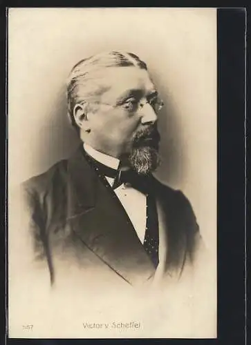 AK Schriftsteller Victor von Scheffel, Halbportrait mit Brille