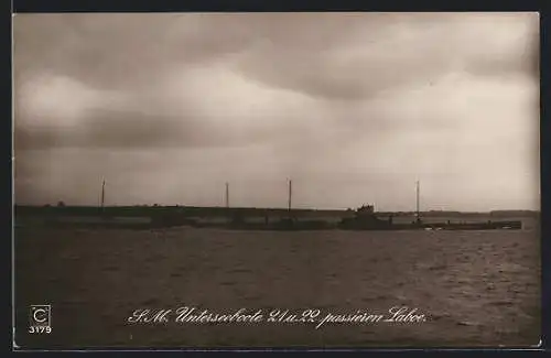 AK SM Unterseeboote 21 und 22 passieren Laboe