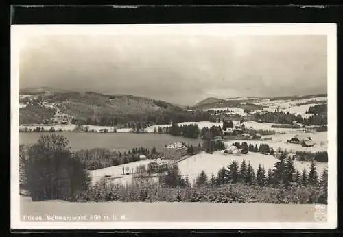 AK Titisee /Schwarzwald, Ortsansicht im tiefen Winter