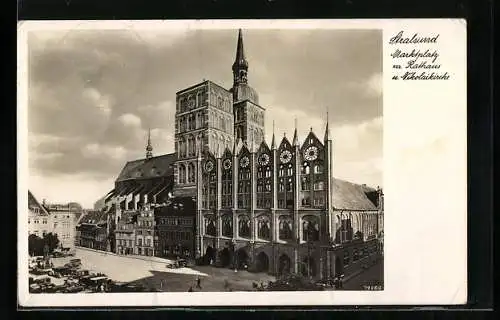 AK Stralsund, Marktplatz mit Rathaus und Nikolaikirche