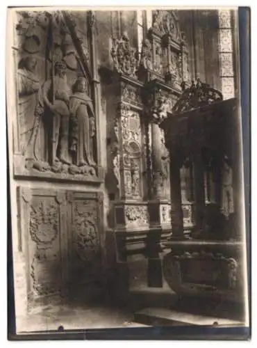 Fotografie W. Apel, Berlin, Ansicht Wertheim / Main, Relief mit Heiligenbild in der protestantischen Kirche