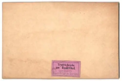 Lithographie Bodethal, Wanderer mit Blick zur Teufelsbrücke, Lithographie von Gust. Täubert, Dresden um 1850, 11 x 7cm