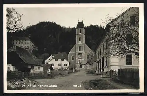 AK Pernegg, Strassenpartie mit Blick zur Kirche