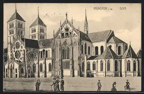 AK Münster i. W., Passanten vor dem Dom