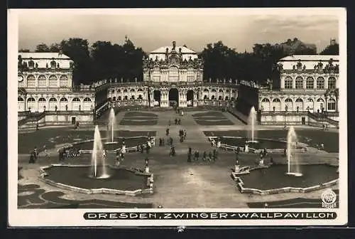 Foto-AK Walter Hahn, Dresden, Nr. 7605: Dresden, Passanten am Zwinger-Pavillon