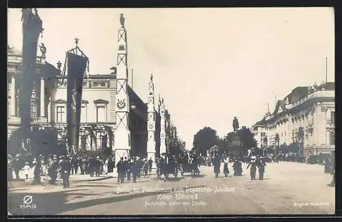 AK Berlin, Im Festschmuck zum Regierungs-Jubiläum Kaiser Wilhelm II., Feststrasse Unter den Linden