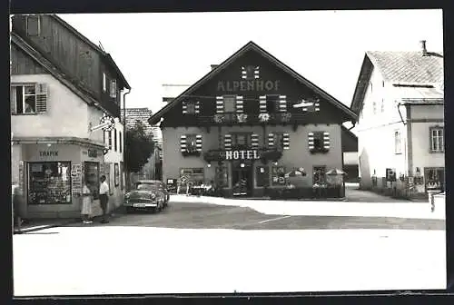 AK Bad Mitterndorf, Hotel Alpenhof, Strassenszene mit Geschäften und Leuten