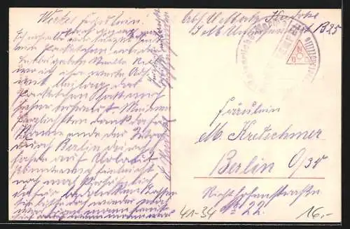 AK U-Boot U12 liegt vor einer Küste vor Anker