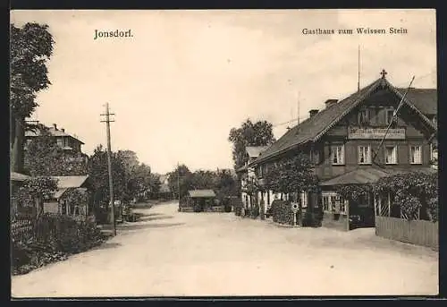 AK Kurort Jonsdorf, Strassenpartie mit Gasthaus zum Weissen Stein