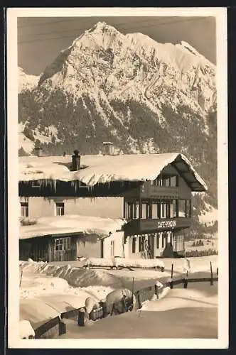 AK Langenwang /Oberstdorf, Cafe u. Pension am Jägersberg mit Blick auf Oberstdorfer Gebirgskette