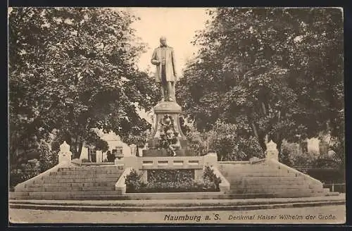 AK Naumburg a. S., Denkmal Kaiser Wilhelm der Grosse mit Kindern