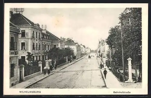 AK Wilhelmsburg, Bahnhofstrasse mit Passanten