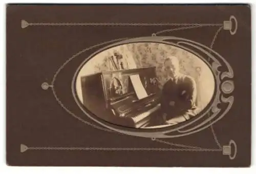 Foto-Collage-AK Junger Mann im Anzug an einem Klavier