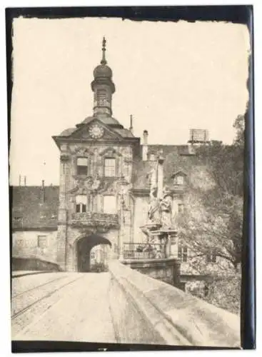 Fotografie W. Apel, Berlin, Ansicht Bamberg, Strassenansicht mit Brücke am Stadttor