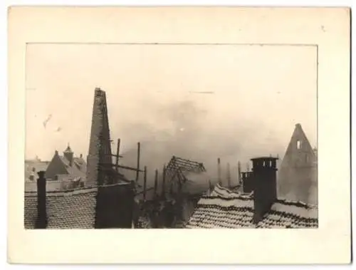 Fotografie unbekannter Fotograf, Ansicht Ulm / Donau, Feuerwehr löscht Brand Neuer Bau 1924