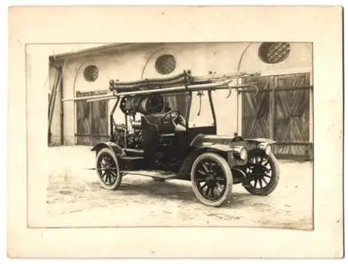 Fotografie Ford Feuerwehr-Auto mit Motor-Pumpe, Leiter & Löschschlauch