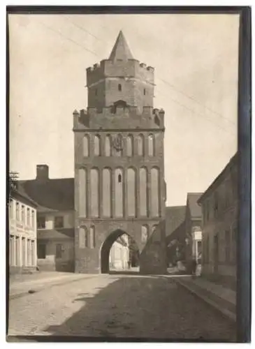 Fotografie W. Apel, Berlin, Ansicht Königsberg / Neumark, Strasse & Geschäftshaus am Stadttor