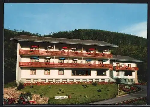 AK Wildbad /Schwarzwald, Gasthaus Kurhotel Post, Aussenansicht mit Auffahrt