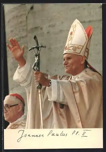 AK Papst Johannes Paul II. hebt grüssend seinen Arm
