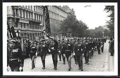 Foto-AK Wien, Militär-Festzug in der Ringstrasse