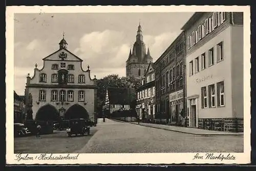 AK Brilon /Hochsauerland, Marktplatz mit Geschäften und Rathaus