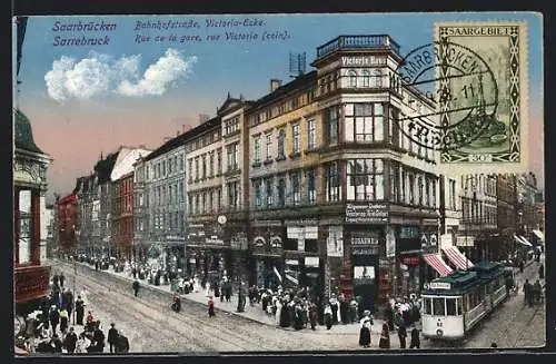 AK Saarbrücken, Bahnhofstrasse Ecke Victoria-Strasse mit Strassenbahn