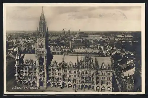 AK München, Blick über die Stadt mit neuem Rathaus