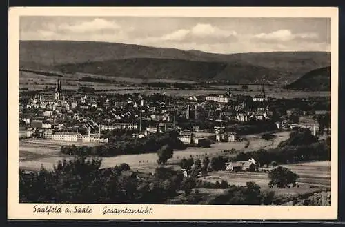 AK Saalfeld a. Saale, Totalansicht des Ortes mit Umgebung