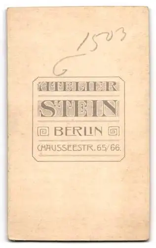 Fotografie Wilhelm Stein, Berlin, Chaussee-Str. 65 /66, Junge Dame in schwarzer Bluse mit Halskette