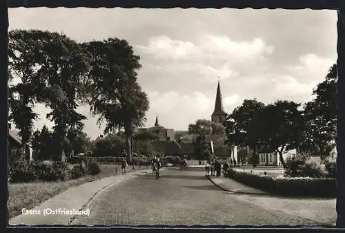 AK Esens /Ostfriesland, Strassenpartie mit Kirche