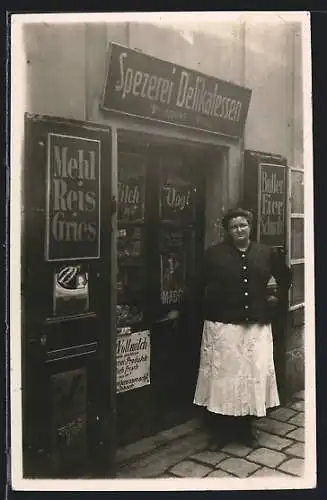 Foto-AK Wien, Spezerei- & Delikatessen-Händlerin Wilhelmine Vogl, Luftbadgasse 1