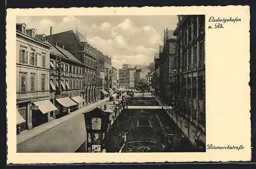 AK Ludwigshafen a. Rh., Blick entlang der Bismarckstrasse