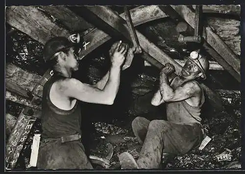 AK La Mine en Activité, Pose du soutènement provisoire à front d`une galerie en creusement, Bergbau