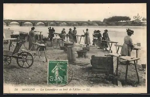 AK Moulins, Les Lavandiéres au bord de l`Allier, Waschfrauen bei der Arbeit