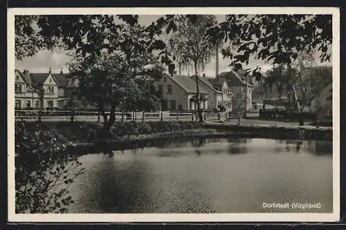 AK Dorfstadt /Vogtland, Ortspartie am örtlichen Weiher